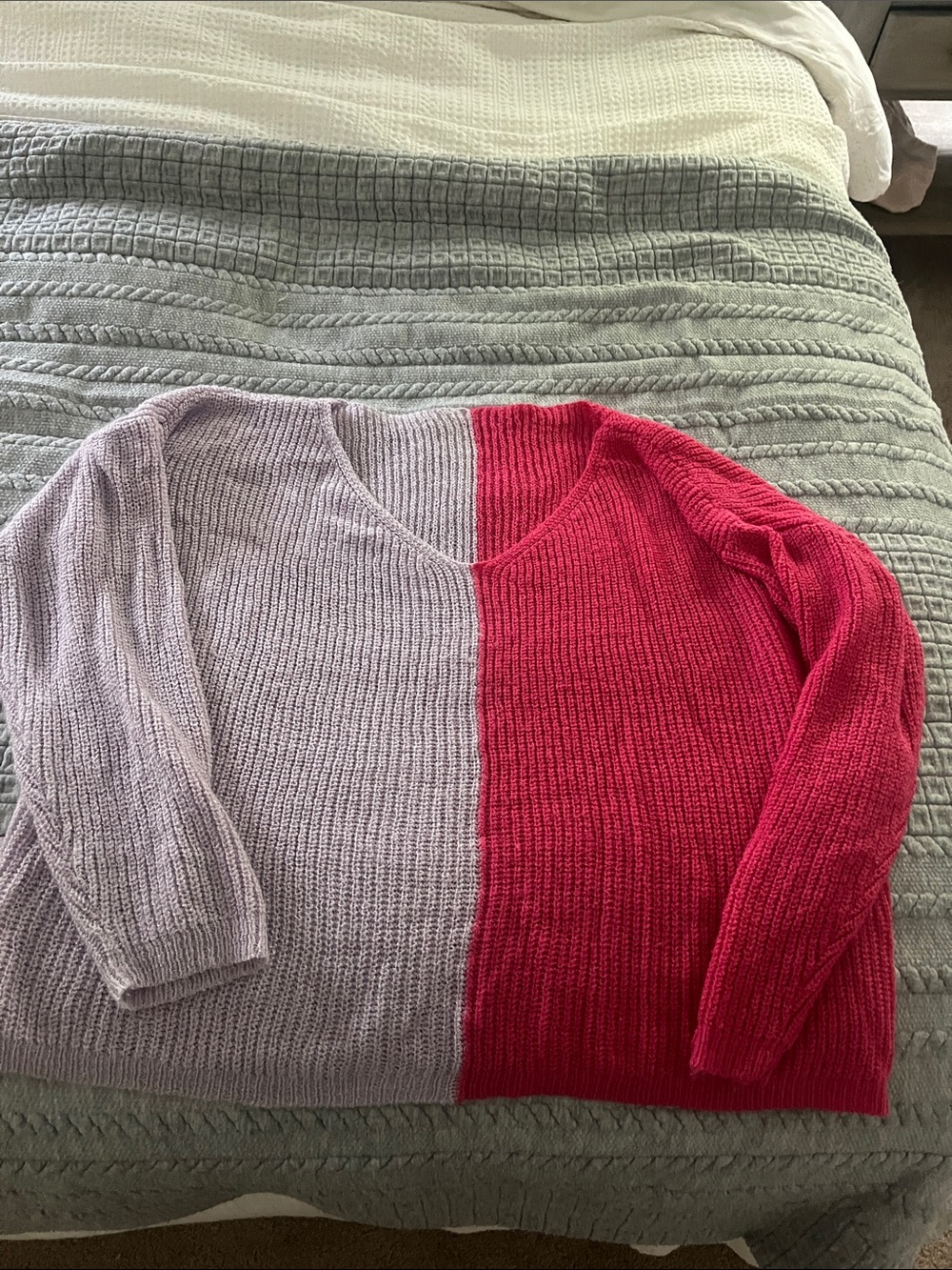 Colorblock Two-Tone V-Neck Sweater - Pink & Light Lavender